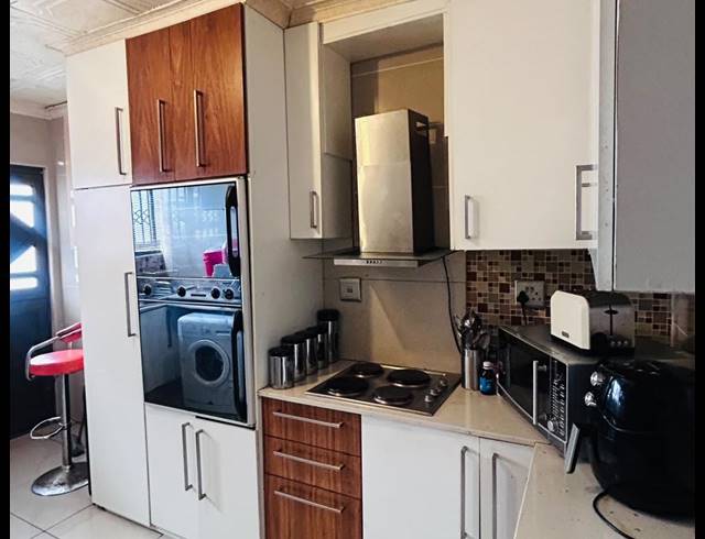 4 BEDROOM FREEHOLD FOR SALE IN GUGULETU